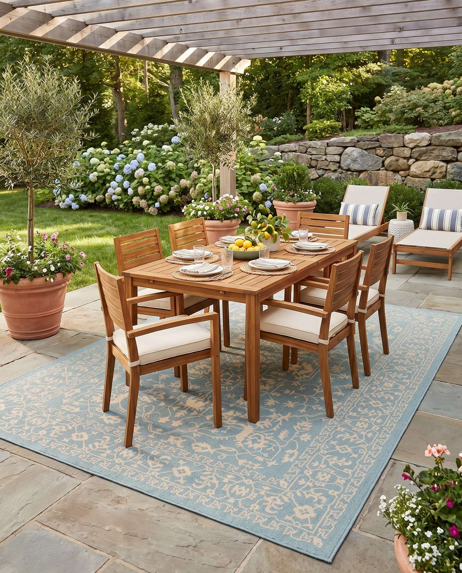 8' x 11' 4 Easy-Clean Botanical Indoor / Outdoor Rug