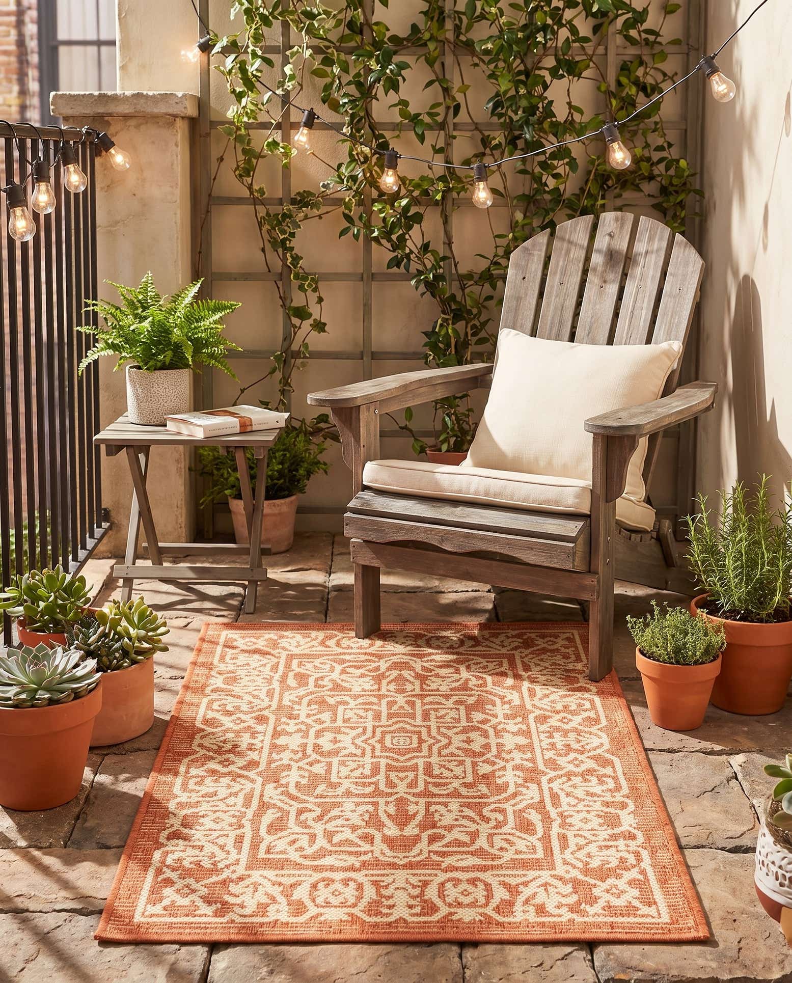 2' 2 x 3' Easy-Clean Botanical Indoor / Outdoor Rug