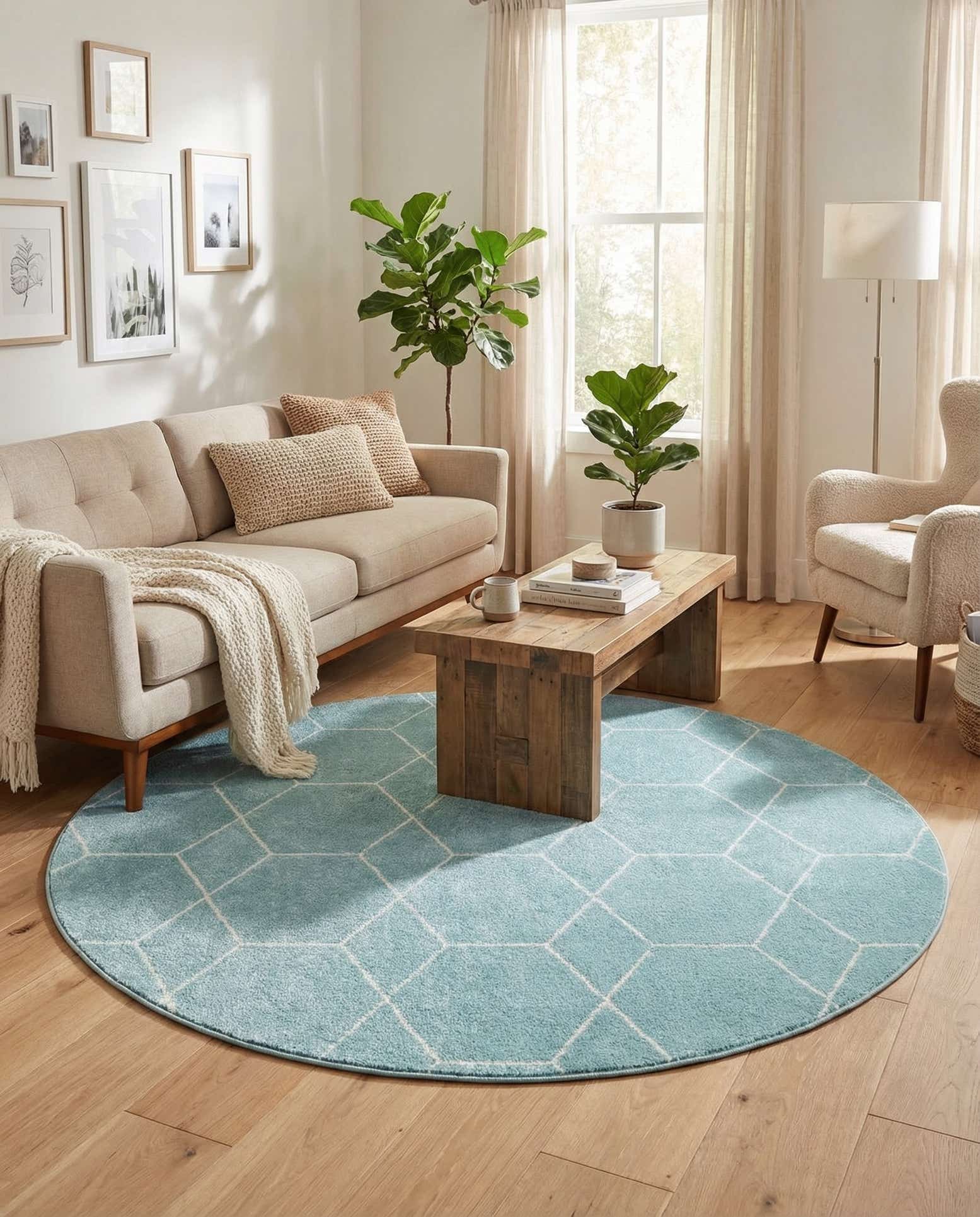 7' 10 x 7' 10 Lattice Frieze Round Rug
