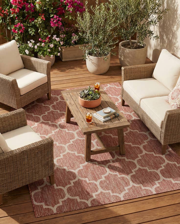 Detail image of 5' 3 x 8' Easy-Clean Lattice Indoor / Outdoor Rug