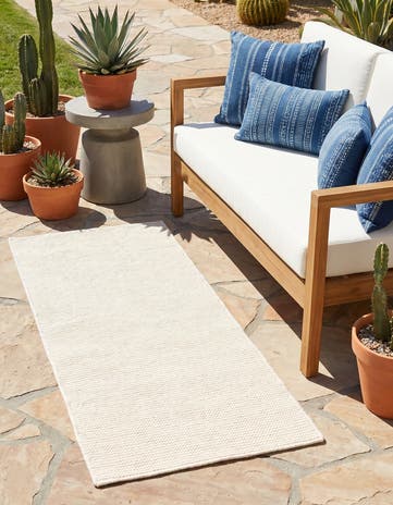 2' x 4' 1 Easy-Clean Jill Zarin Palm Springs Indoor / Outdoor Runner Rug