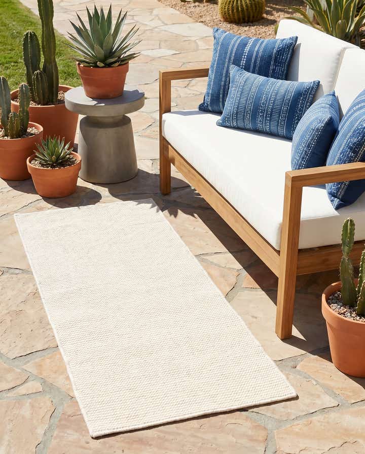 2' x 4' 1 Easy-Clean Jill Zarin Palm Springs Indoor / Outdoor Runner Rug