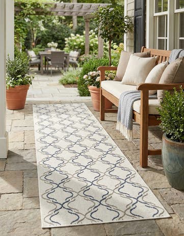 Ivory Easy-Clean Lattice Indoor / Outdoor Runner Rug