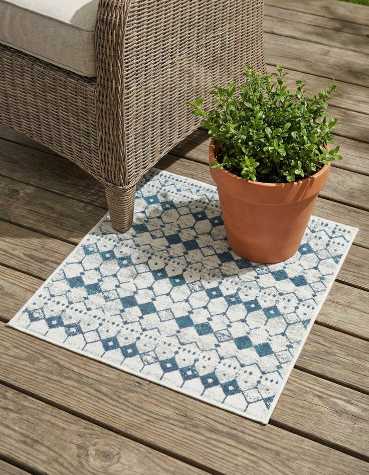 Detail image of 1' 3 x 1' 3 Washable Lattice Indoor / Outdoor Sample Rug
