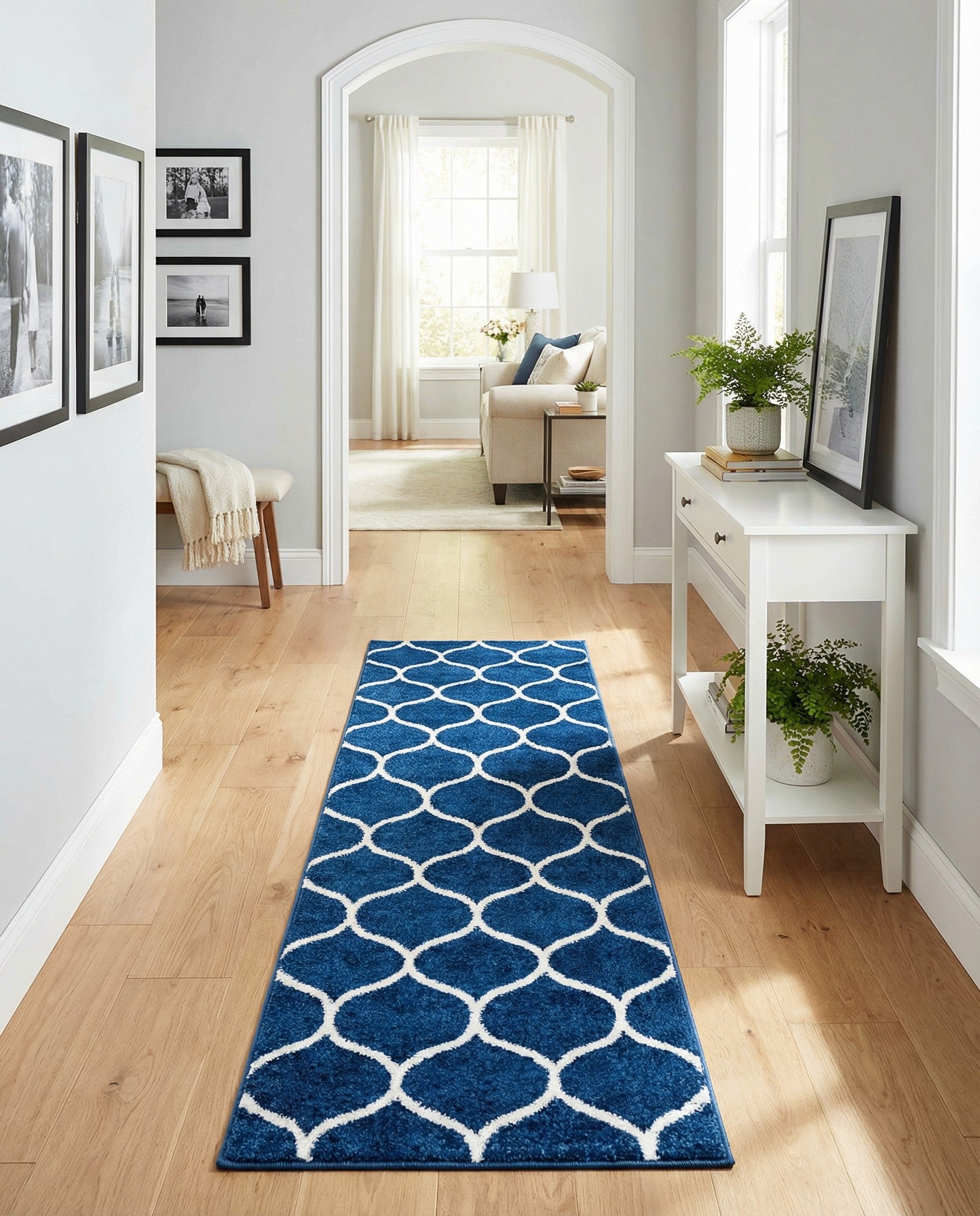 2' x 6' Trellis Frieze Runner Rug