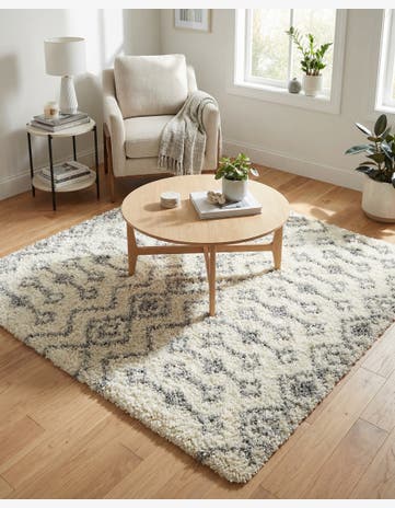 5' 3 x 5' 3 Moroccan Trellis Shag Square Rug