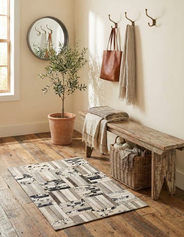 2' 1 x 3' 1 Cowhide Rug