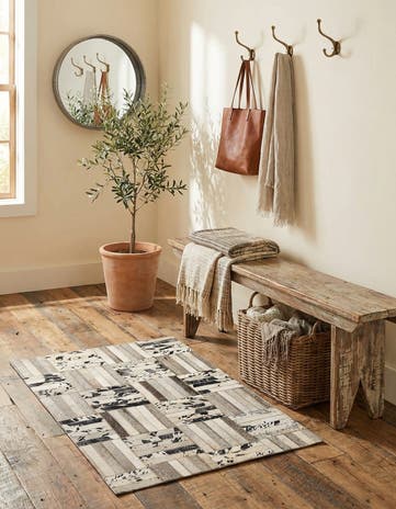 2' 1 x 3' 1 Cowhide Rug