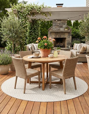 Light Gray Easy-Clean Jill Zarin Costa Rica Indoor / Outdoor Round Rug