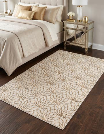 5' 3 x 8' Marilyn Monroe&trade; Glam Dahlia Rug