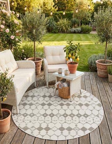 7' x 7' Easy-Clean Lattice Indoor / Outdoor Round Rug