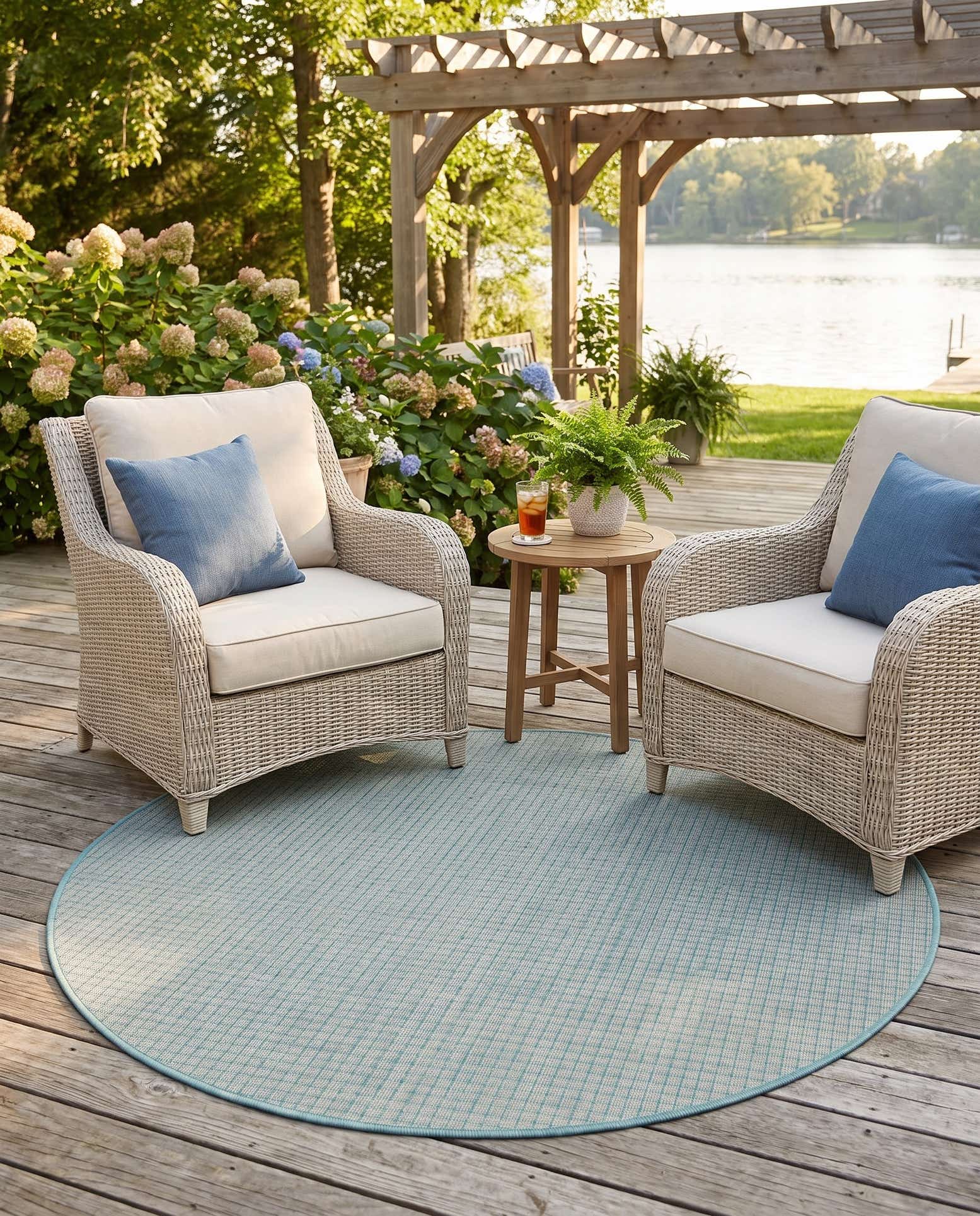 6' x 6' Easy-Clean Checkered Indoor / Outdoor Round Rug