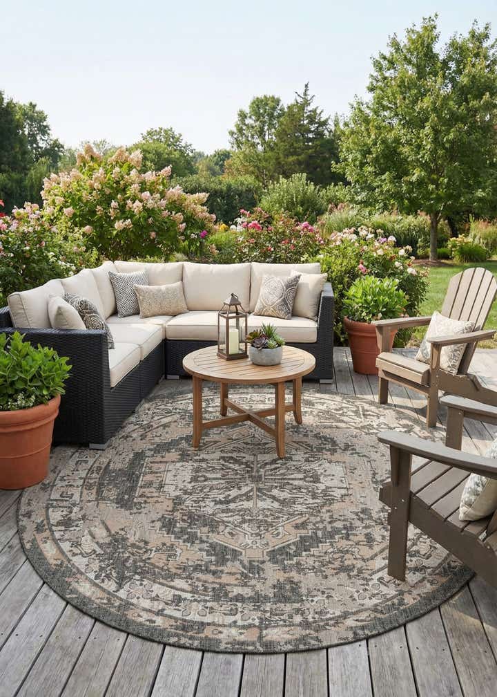 10' x 10' Easy-Clean Traditional Indoor / Outdoor Round Rug