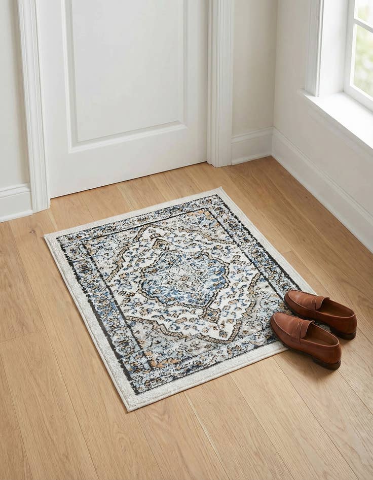 Detail image of 2' x 3' Nyla Rug