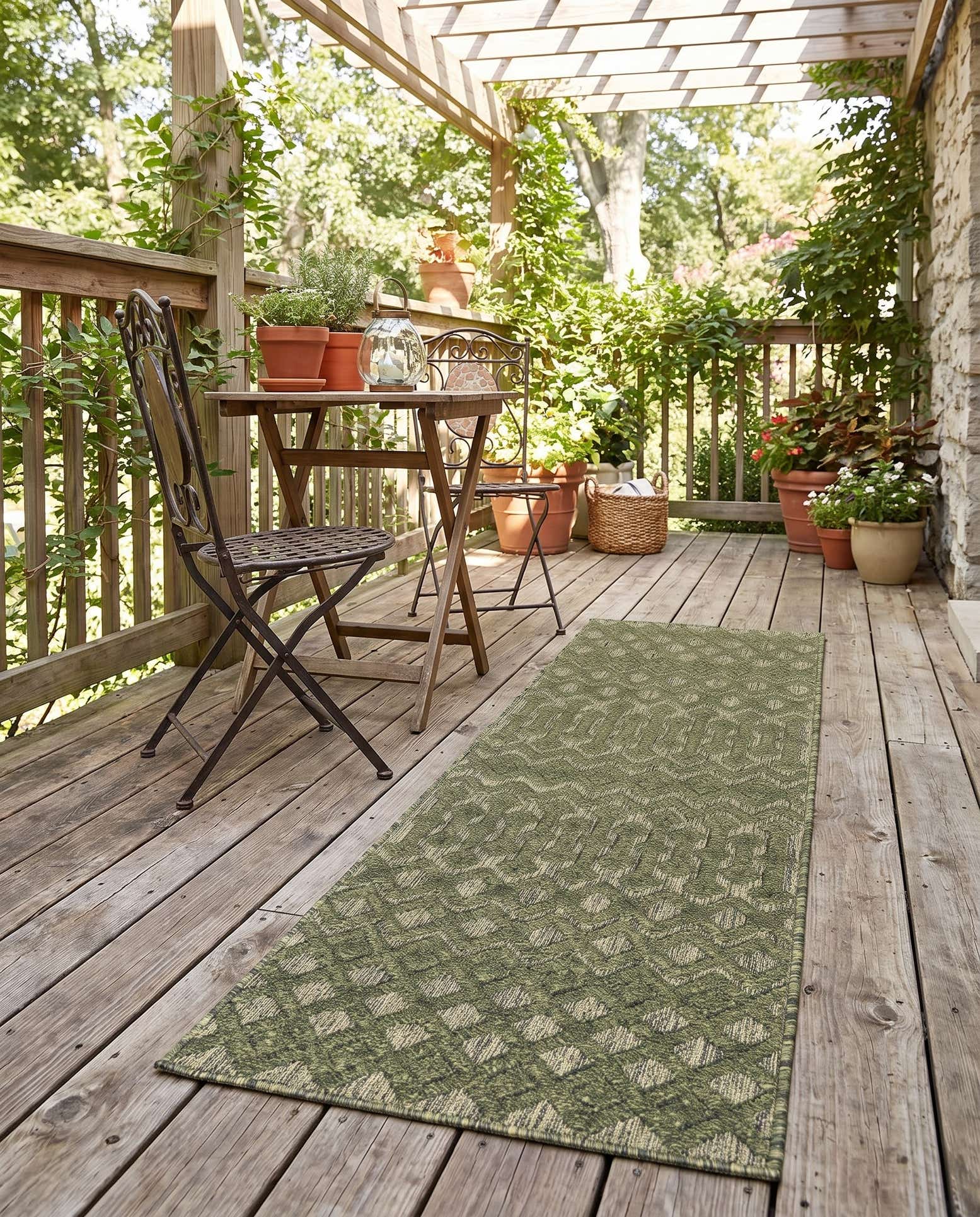 2' x 6' Easy-Clean Trellis Textured Indoor / Outdoor Runner Rug