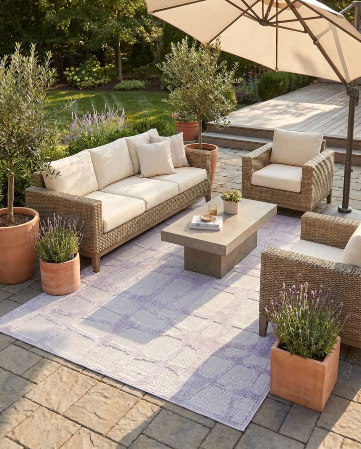 5' x 7' 7 Easy-Clean Indoor / Outdoor Rug