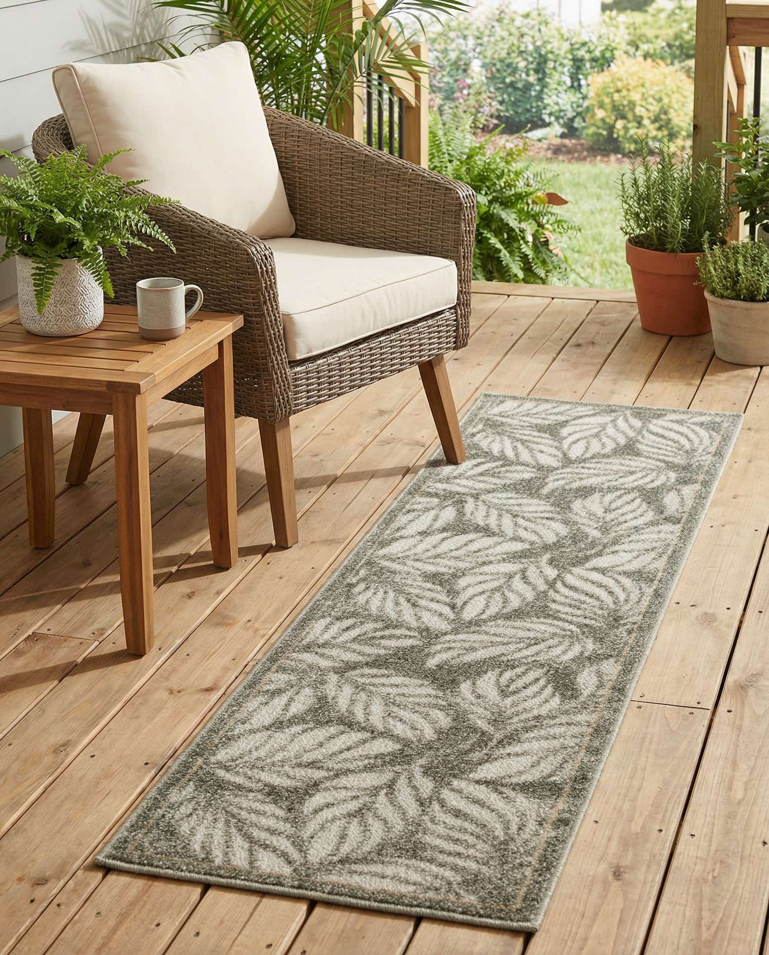 2' x 6' Easy-Clean Botanical Indoor / Outdoor Runner Rug
