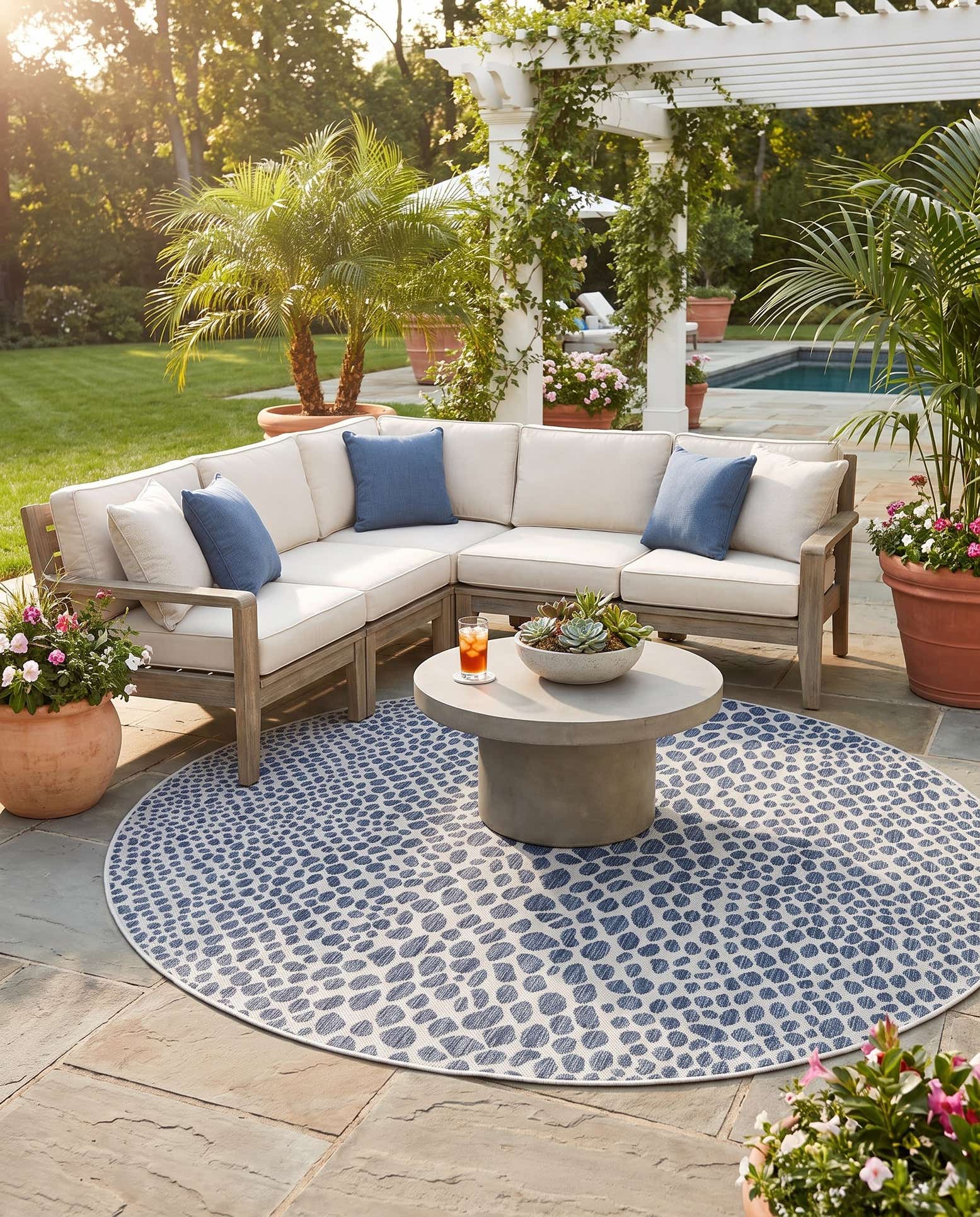 7' x 7' Easy-Clean Jill Zarin Indoor / Outdoor Round Rug