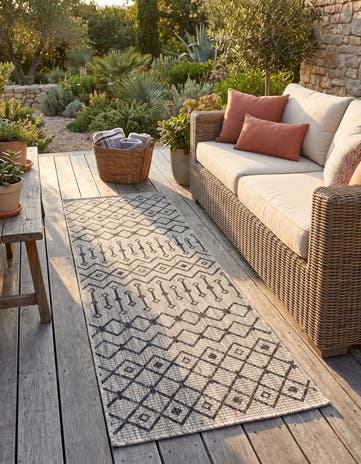 2' x 6' Easy-Clean Lattice Indoor / Outdoor Runner Rug