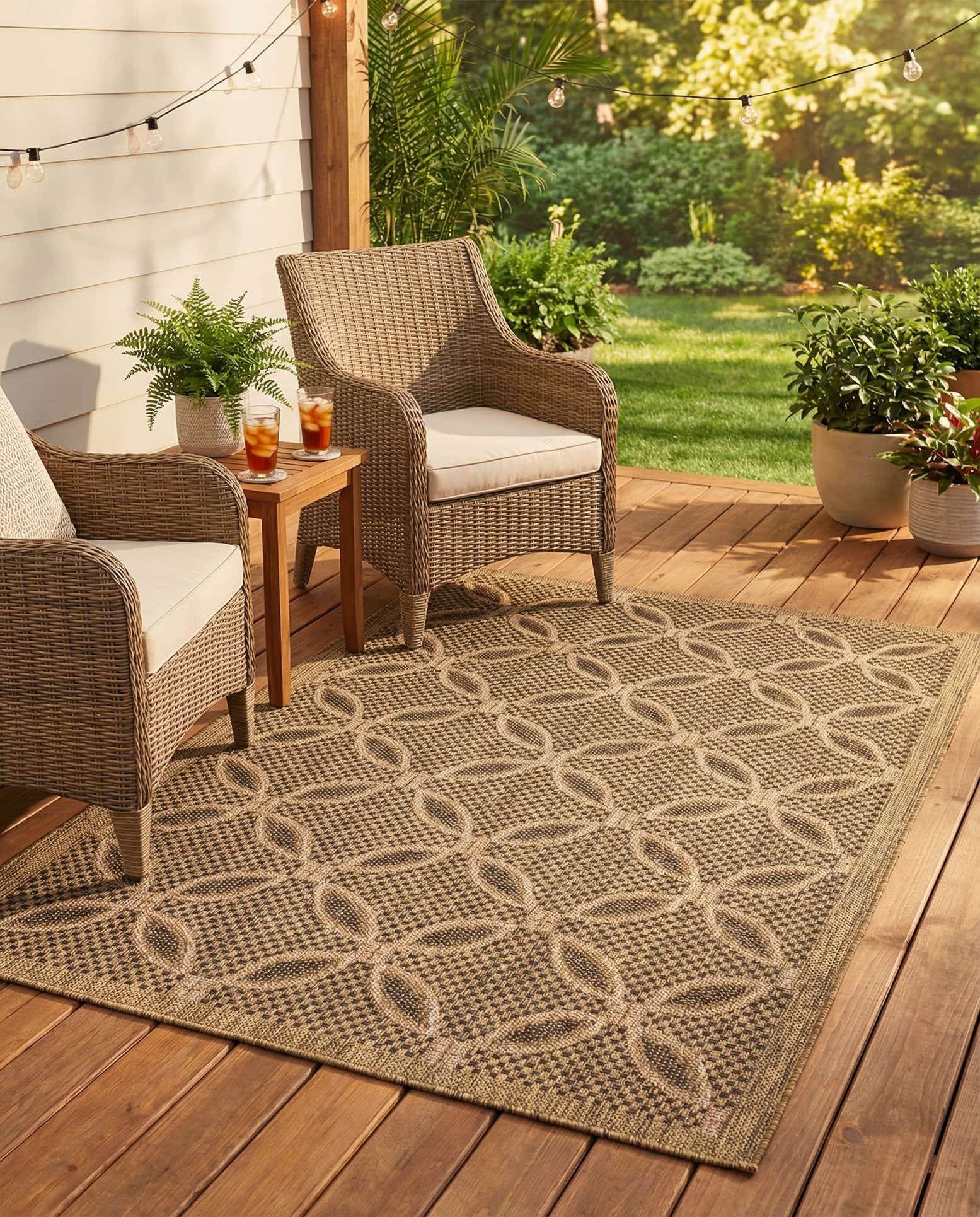 3' 3 x 5' Easy-Clean Trellis Indoor / Outdoor Rug