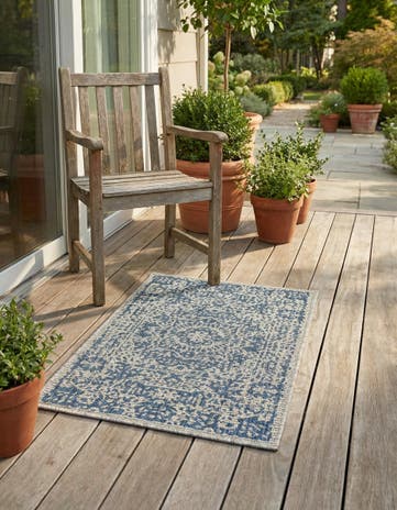 2' x 3' Easy-Clean Traditional Indoor / Outdoor Rug