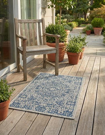 2' x 3' Easy-Clean Traditional Indoor / Outdoor Rug
