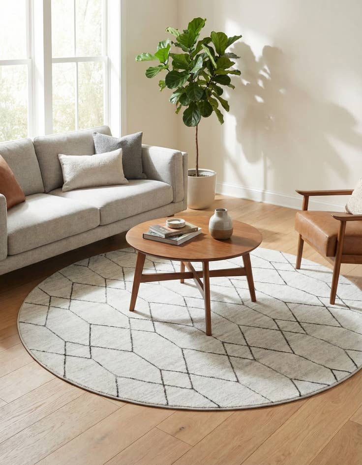 Detail image of 7' x 7' Lattice Trellis Round Rug