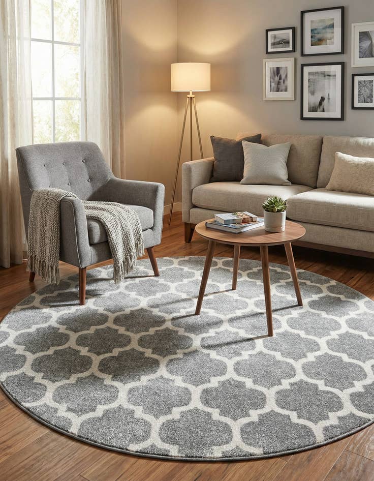 Detail image of 7' 10 x 7' 10 Lattice Round Rug