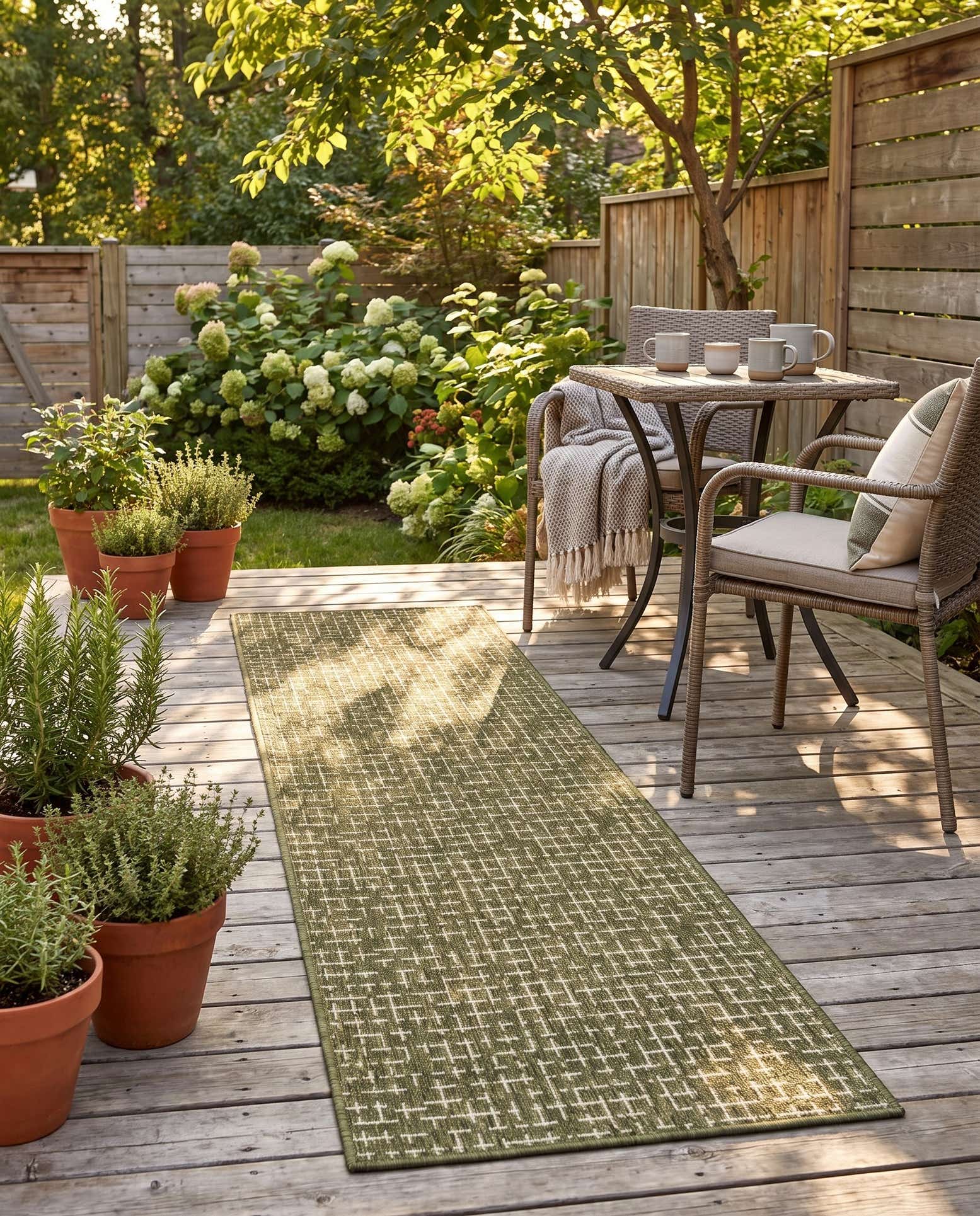 2' x 6' Easy-Clean Checkered Indoor / Outdoor Runner Rug