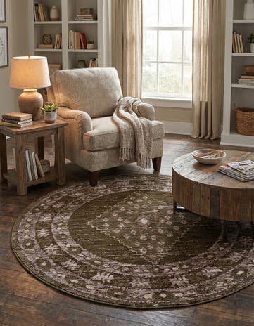 Green Grand Tradition Round Rug