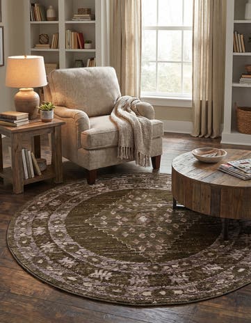 Green Grand Tradition Round Rug