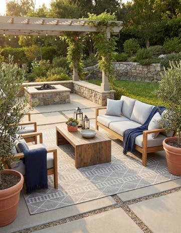 7' 10 x 10' Easy-Clean Lattice Indoor / Outdoor Rug
