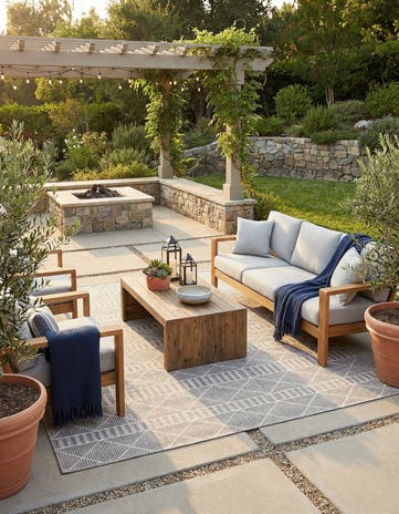 7' 10 x 10' Easy-Clean Lattice Indoor / Outdoor Rug