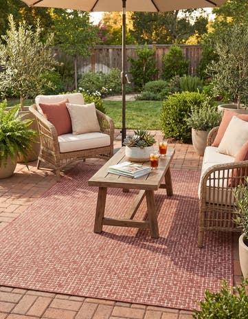 6' x 9' Easy-Clean Checkered Indoor / Outdoor Rug