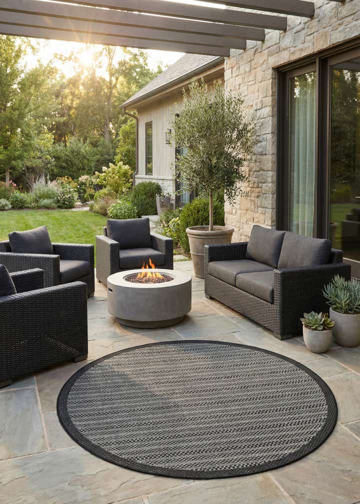 6' x 6' Easy-Clean Border Indoor / Outdoor Round Rug