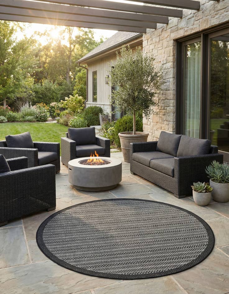 Detail image of 6' x 6' Easy-Clean Border Indoor / Outdoor Round Rug