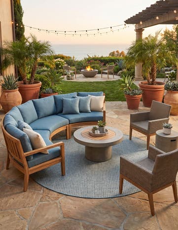 7' 10 x 7' 10 Easy-Clean Checkered Indoor / Outdoor Round Rug