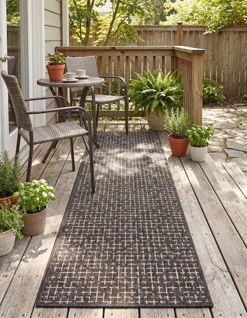 2' x 6' Easy-Clean Checkered Indoor / Outdoor Runner Rug