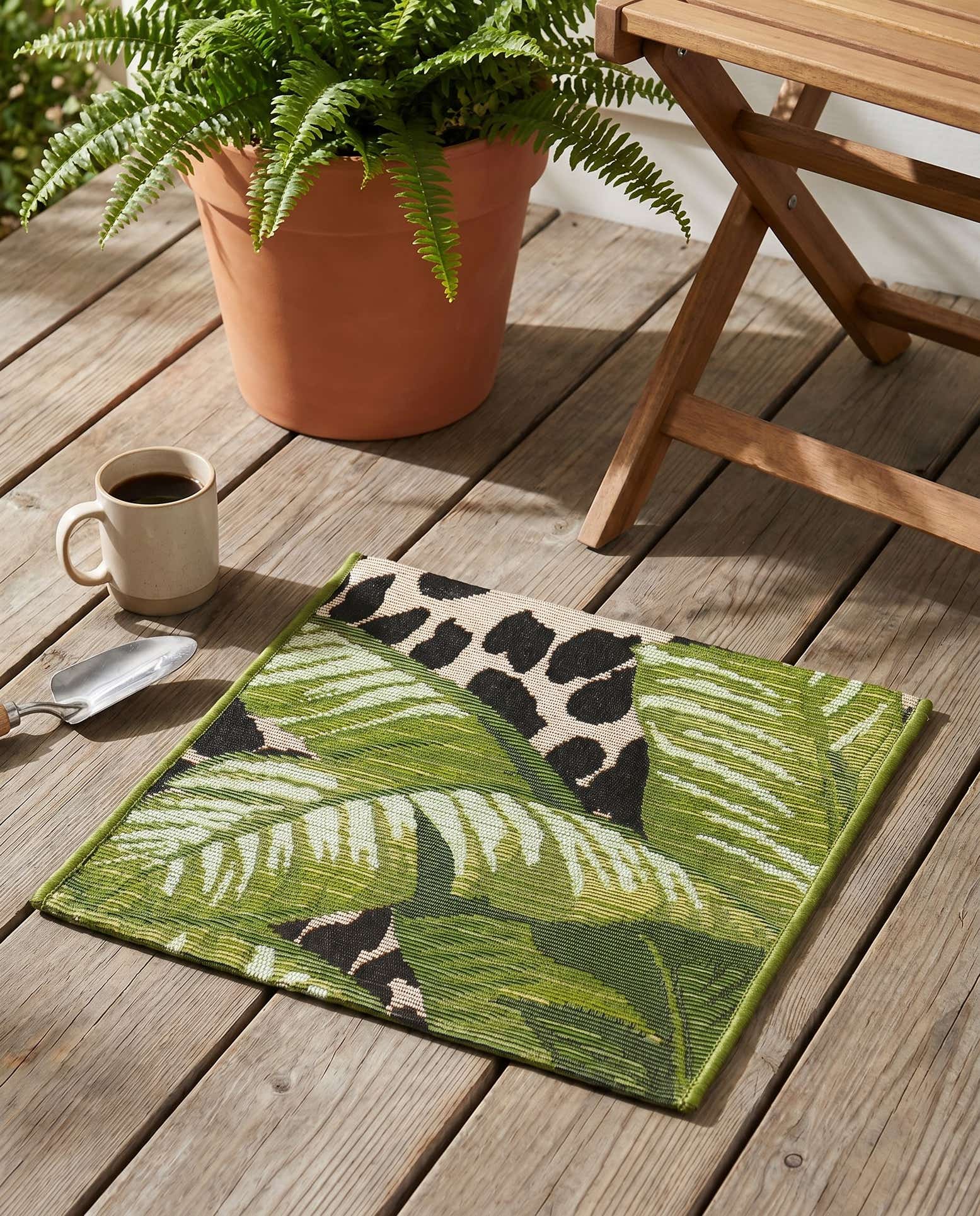 1' 4 x 1' 4 Easy-Clean Botanical Indoor / Outdoor Sample Rug