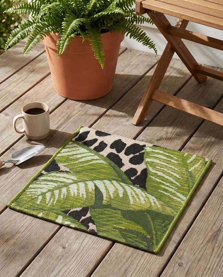 1' 4 x 1' 4 Easy-Clean Botanical Indoor / Outdoor Sample Rug