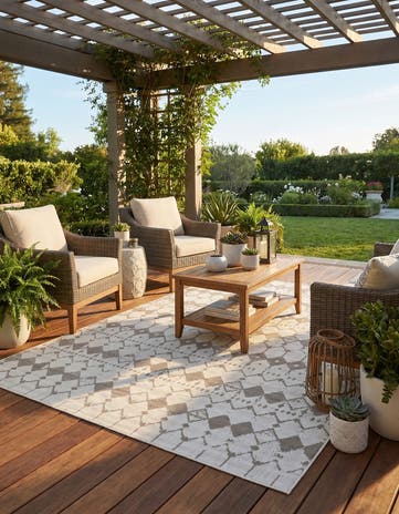 7' 10 x 10' Easy-Clean Lattice Indoor / Outdoor Rug
