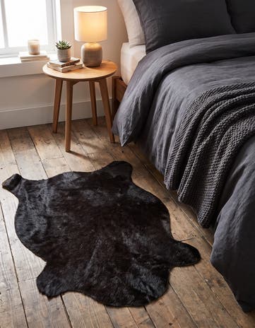 2' 1 x 2' 10 Cowhide Leather Rug