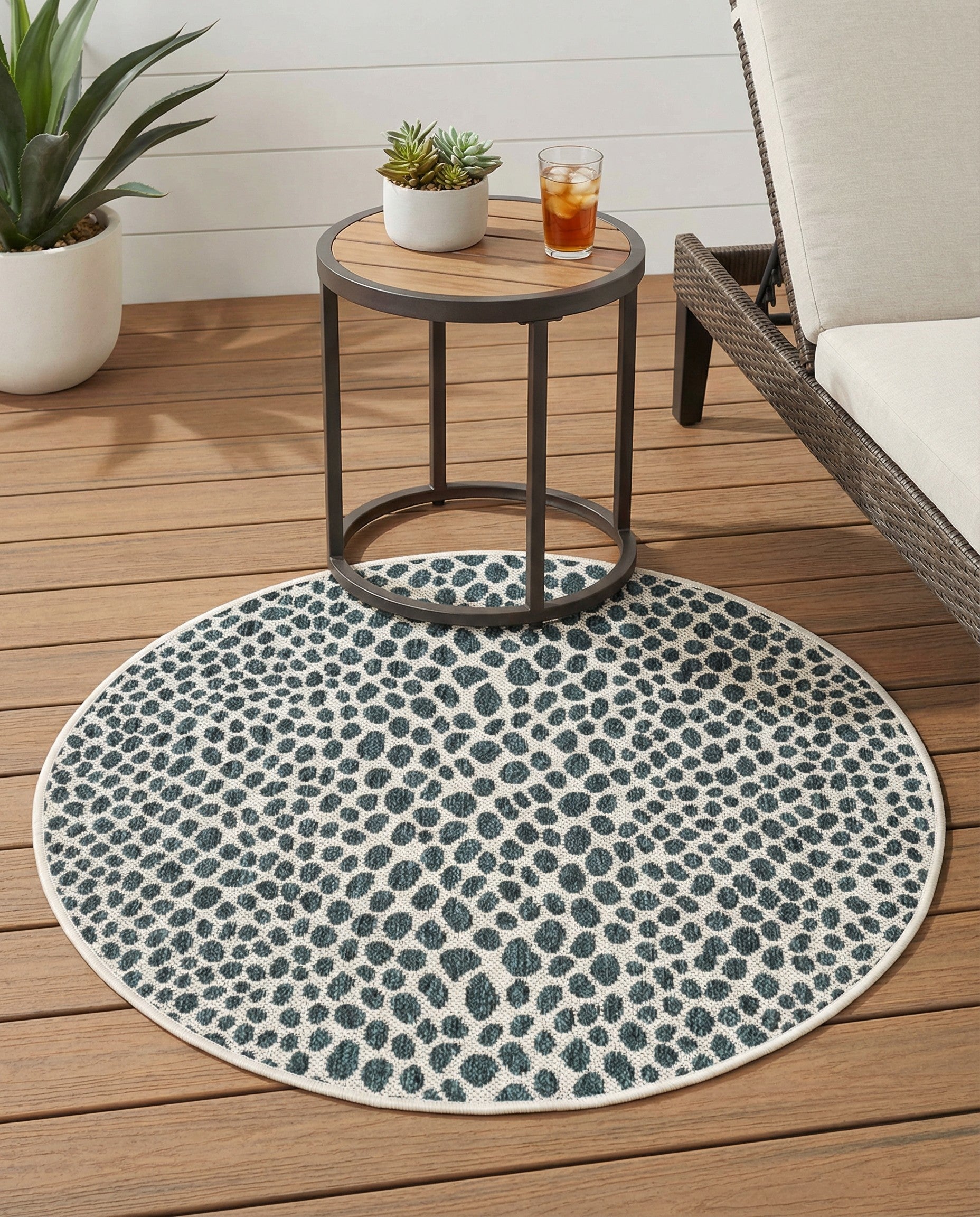 Primary image  3' x 3'  Washable Jill Zarin Indoor / Outdoor Round Rug