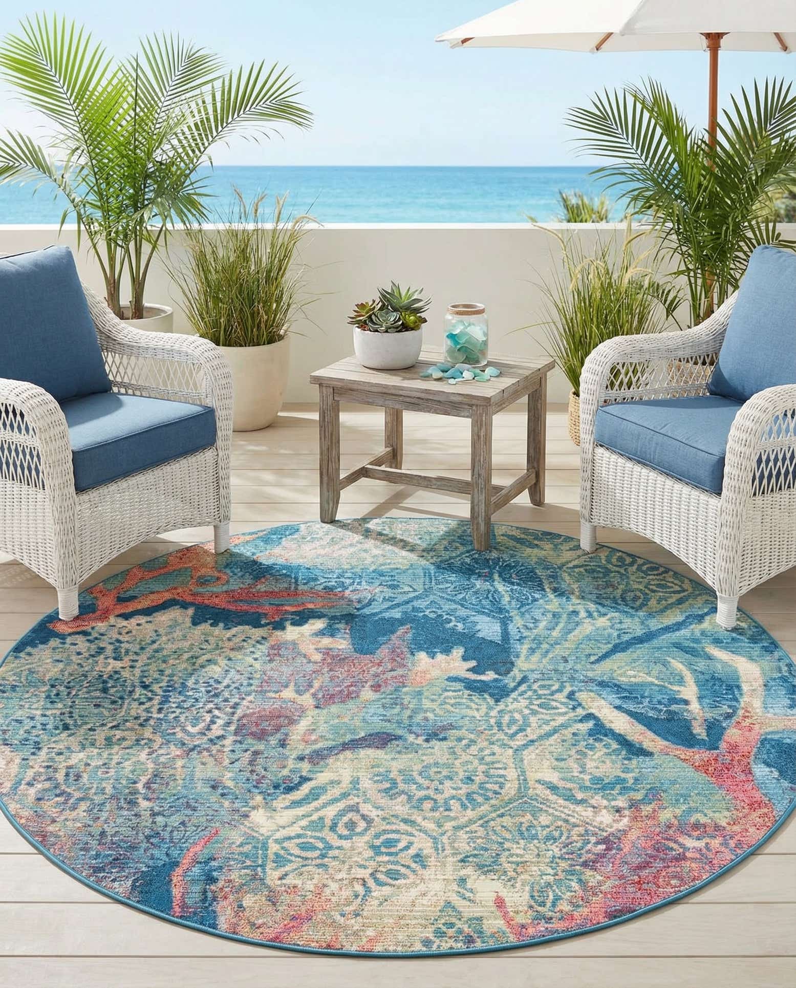5' 3 x 5' 3 Easy-Clean Coastal Indoor / Outdoor Round Rug