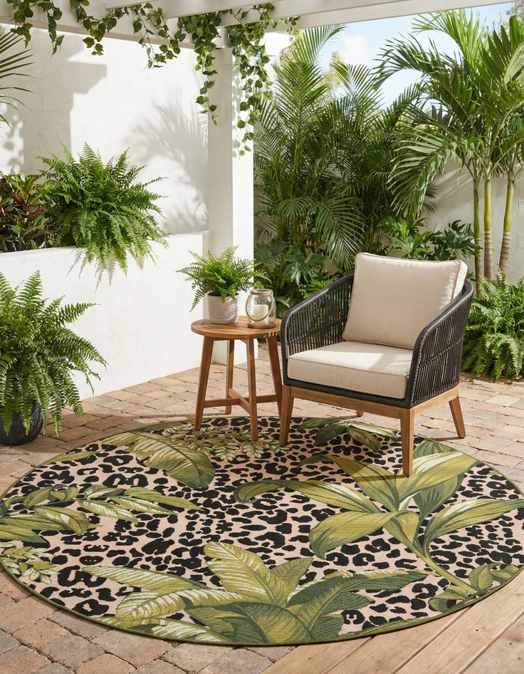 Detail image of 6' x 6' Washable Botanical Indoor / Outdoor Round Rug