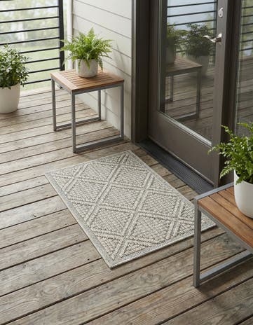 Light Gray Easy-Clean Lattice Indoor / Outdoor Rug