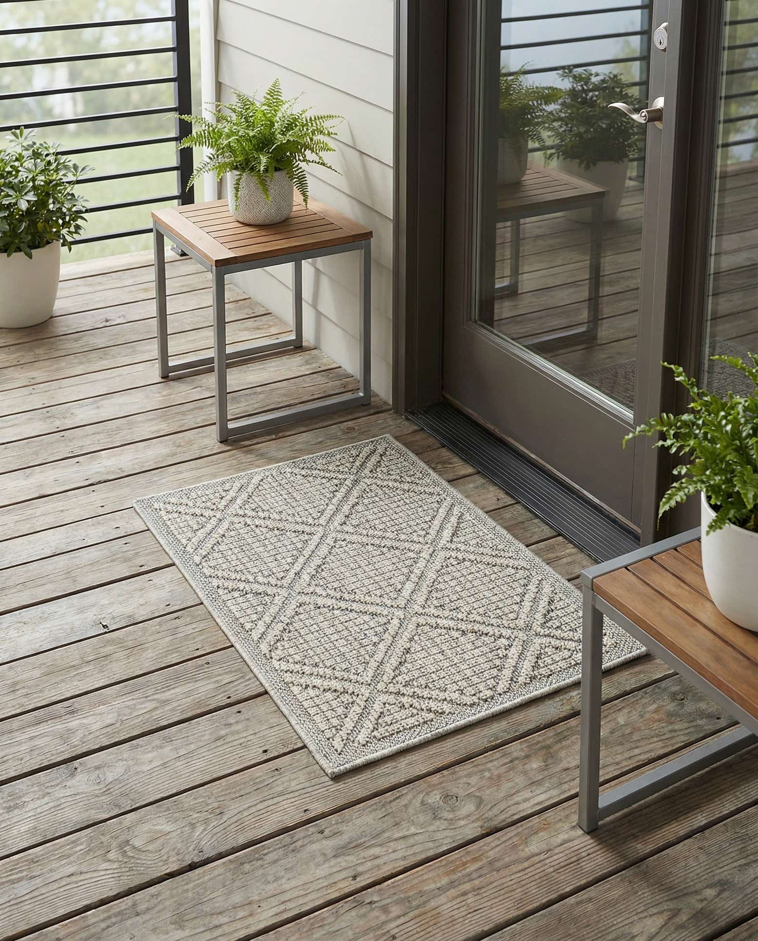 2' x 3' 1 Easy-Clean Trellis Indoor / Outdoor Rug
