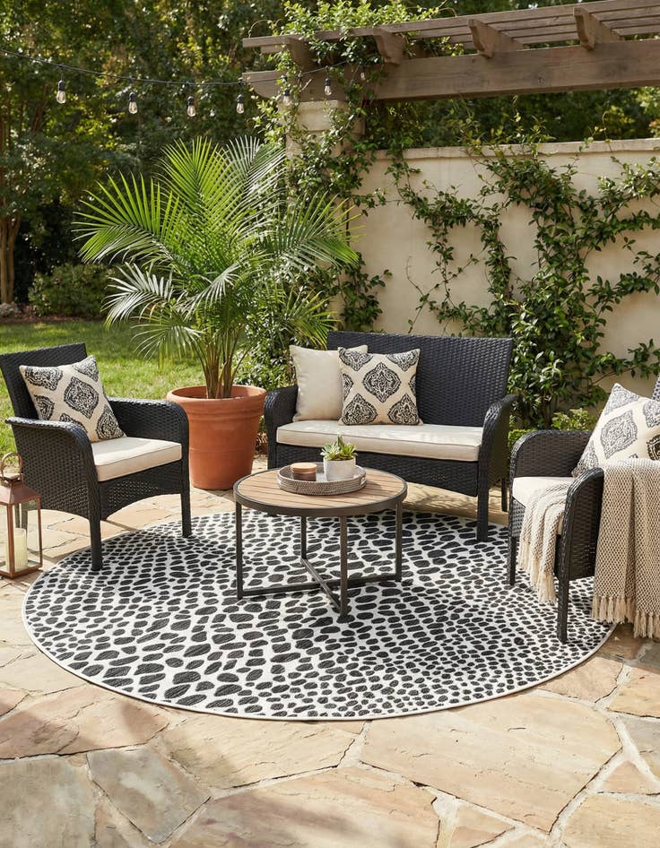 Detail image of 6' 7 x 6' 7 Washable Jill Zarin Cape Town Indoor / Outdoor Round Rug