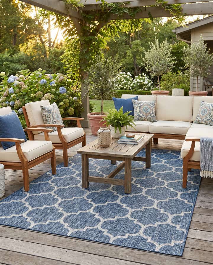 5' 3 x 8' Easy-Clean Lattice Indoor / Outdoor Rug