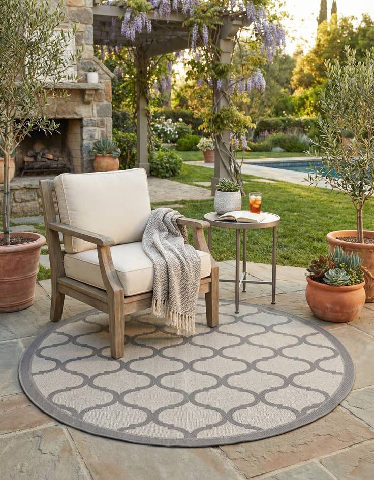 Detail image of 6' x 6' Washable Lattice Indoor / Outdoor Round Rug